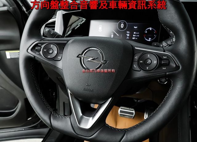 新車價143.9菁英版 原廠展示車 只跑2千 一年稅金才8千 現省5X萬  車道維持 感應尾門 全車原板件 可全貸!  第11張相片