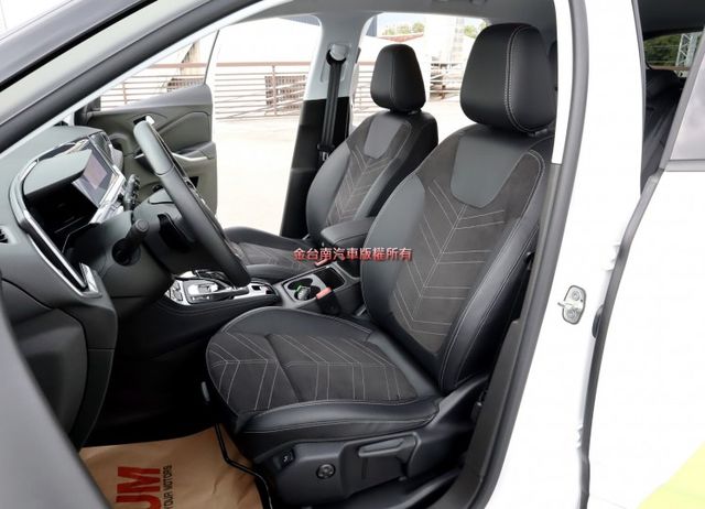 新車價143.9 菁英版 原廠展示車 只跑1千 現省5X萬 一年稅金才8千 車道維持 感應尾門 雙電熱椅 原板件!  第8張相片