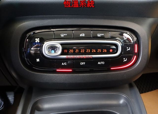 16年式15/11-16/5 900cc渦輪增壓 一手跑6.4萬 原鈑件 定速衛星導航 TCS ABS 恆溫 省油省稅金  第16張相片