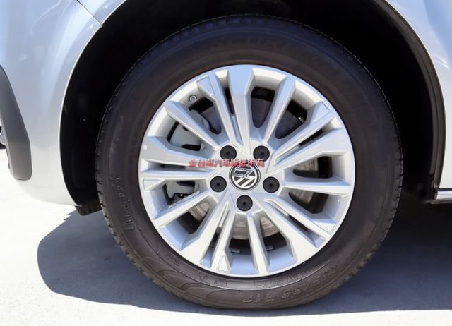 20/12出廠 T6.1 IPC 輪椅電動升降 只跑2.6 原鈑件 ACC AEB 影音 車載系統 盲點 原廠保養!  第7張相片