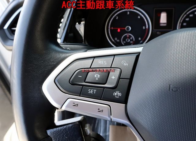 20/12出廠 T6.1 IPC 輪椅電動升降 只跑2.6 原鈑件 ACC AEB 影音 車載系統 盲點 原廠保養!  第14張相片