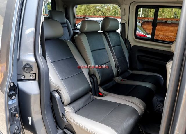 1.6柴油 七人座 只跑長途 保養確實 原板件 TCS ABS 定速 全車四安 可全貸 不用殺價就很便宜!  第10張相片