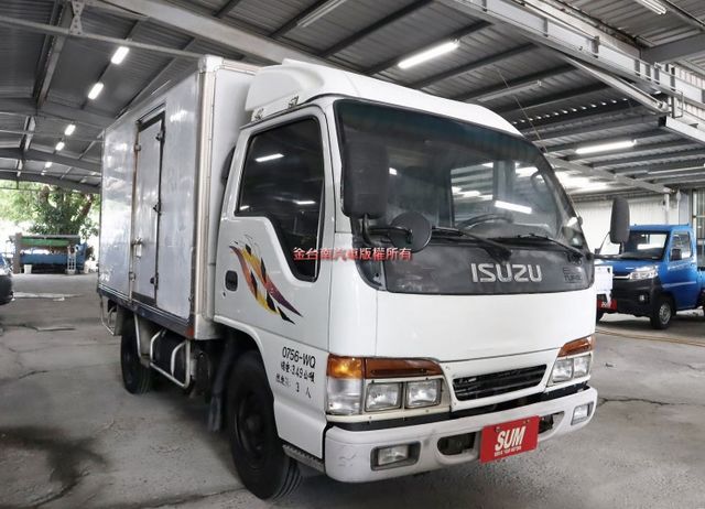10呎半 保溫廂 全車輪胎剛換新 三開門 冷氣很冷 原鈑件 電子後視鏡 里程保證 附全額發票 可全貸!  第7張相片