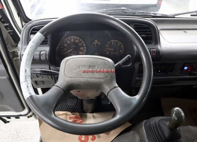 10呎半 保溫廂 全車輪胎剛換新 三開門 冷氣很冷 原鈑件 電子後視鏡 里程保證 附全額發票 可全貸!  第10張相片