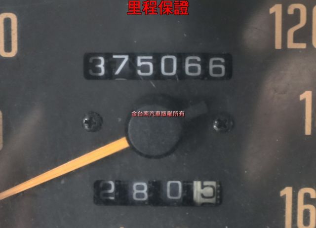 10呎半 保溫廂 全車輪胎剛換新 三開門 冷氣很冷 原鈑件 電子後視鏡 里程保證 附全額發票 可全貸!  第11張相片