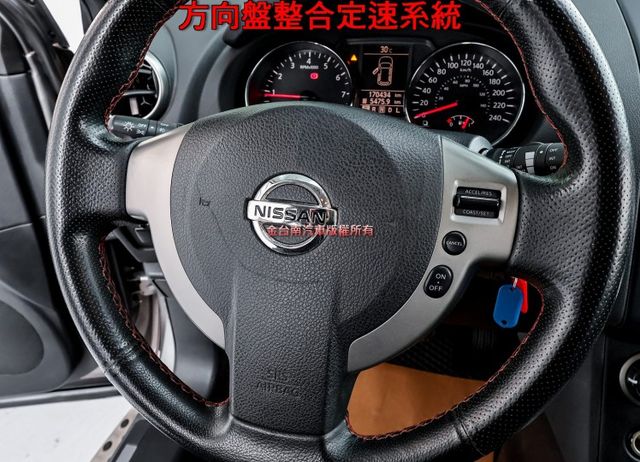 尊貴型 少跑全車原板件 恆溫 18吋鋁圈 原廠影音 倒車顯影 NAVI 可全貸 不用殺價就很便宜!  第13張相片