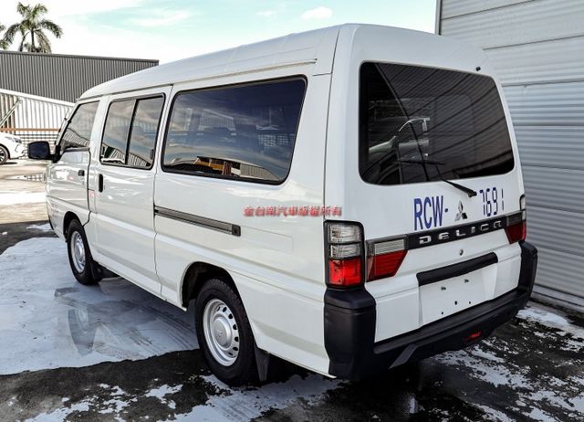 一手車 只跑2.5萬 里程保證 全車原板件 原廠保養 ABS TCS 雙安 附全額發票 事業打拼好幫手 可全貸!  第2張相片