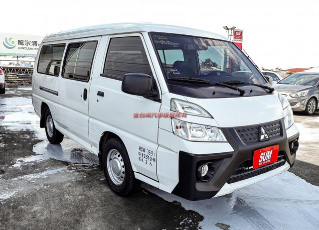 一手車 只跑2.5萬 里程保證 全車原板件 原廠保養 ABS TCS 雙安 附全額發票 事業打拼好幫手 可全貸!  第5張相片