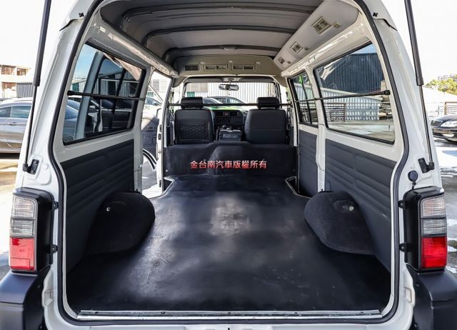 一手車 只跑2.5萬 里程保證 全車原板件 原廠保養 ABS TCS 雙安 附全額發票 事業打拼好幫手 可全貸!  第10張相片