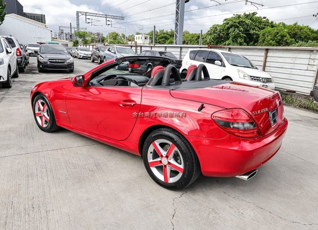 SLK200 雙門 硬頂電動敞篷 只跑10.4萬 一年約跑近7千 原鈑件 記憶椅 快撥 ABS 雙安 里程保證!  第3張相片