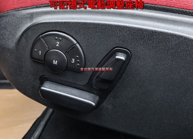 SLK200 雙門 硬頂電動敞篷 只跑10.4萬 一年約跑近7千 原鈑件 記憶椅 快撥 ABS 雙安 里程保證!  第12張相片
