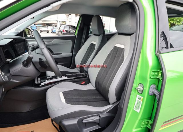 Elegance版 原廠展示車 只跑3千 原鈑件 現省46萬 一年稅金才8千 ACC AEB 車道維持 盲點!  第8張相片