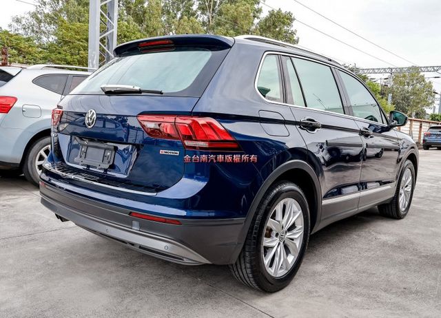 330CL 19年式19年領牌 一手車 少跑里程保證 全車原板件 4WD 記憶椅 電動尾門 ACC AEB 可全貸!  第2張相片