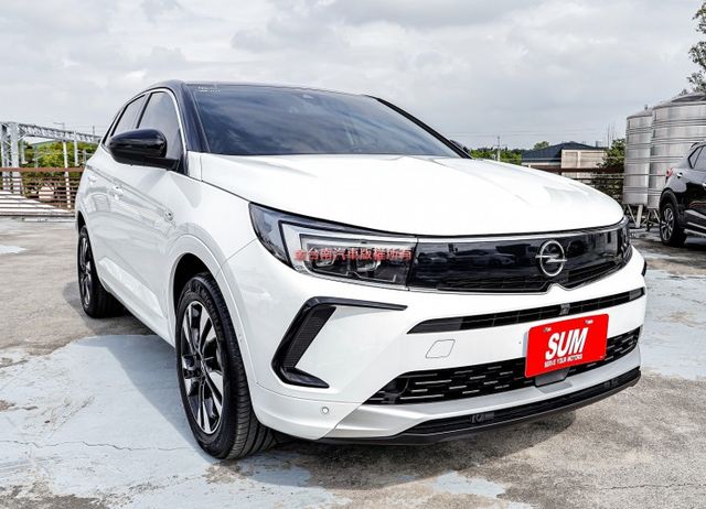 新車價143.9菁英版 原廠試乘車 只跑5千 一年稅金才8千 現省5X萬 車道維持 感應尾門 全車原板件 可全貸!  第3張相片