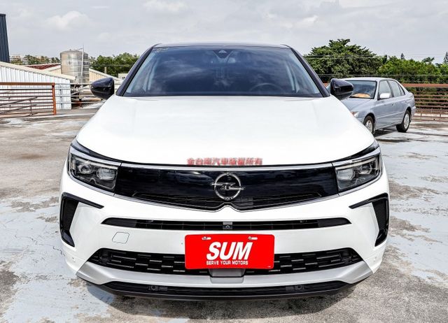 新車價143.9菁英版 原廠試乘車 只跑5千 一年稅金才8千 現省5X萬 車道維持 感應尾門 全車原板件 可全貸!  第4張相片