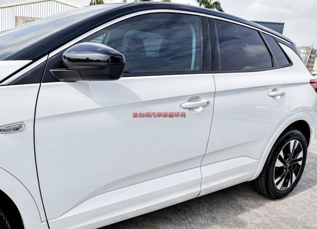 新車價143.9菁英版 原廠試乘車 只跑5千 一年稅金才8千 現省5X萬 車道維持 感應尾門 全車原板件 可全貸!  第6張相片