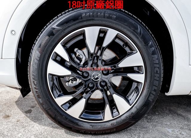 新車價143.9菁英版 原廠試乘車 只跑5千 一年稅金才8千 現省5X萬 車道維持 感應尾門 全車原板件 可全貸!  第7張相片