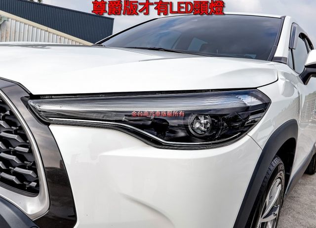 汽油尊爵版 升級原廠影音 只跑3.1萬 全車原板件 LED頭燈 盲點 ACC 車道維持 NAVI 環景 可全貸!  第5張相片