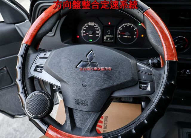 八人座 客貨兩用車 一手車 只跑3.3萬 原廠保養 原板件 視野輔助 盲點 定速 中冷 TCS 雙安 附全額發票 可全貸  第12張相片