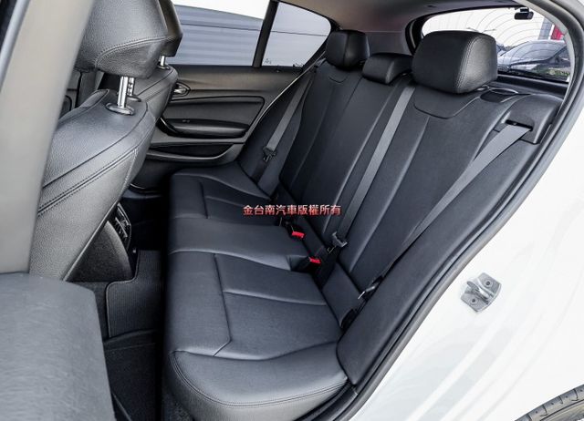 總代理 少跑里程保證 車況超好 5AS 雙電動椅 iKEY 倒車顯影 TCS 全車六安 可全貸 不用殺價就很便宜!  第9張相片
