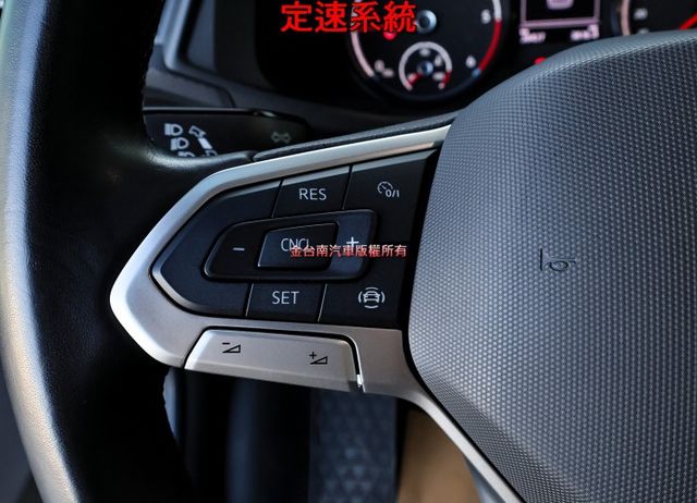 150L 長軸 九人座 自排 一手車 只跑2.8萬 原廠保養 全車原板件 車載系統 倒車顯影 雙區恆溫 全車六安 可全貸  第14張相片