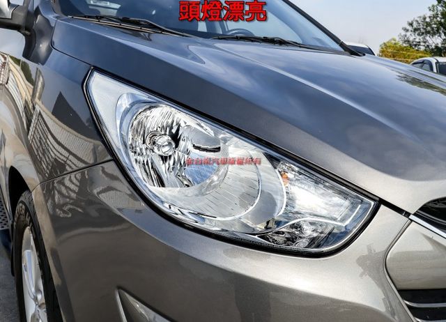 尊貴型 一年才跑8千多 里程保證 全車原板件 電動椅 雙區恆溫 影音系統 可全貸 不用殺價就很便宜!  第6張相片