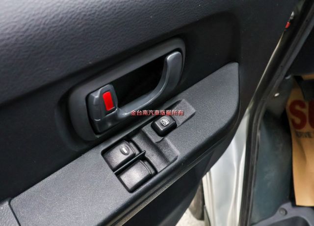 10月出廠11月領牌 五人座 客貨兩用車 一手車 只跑4.9萬 TCS 雙安 盲點 全車原板件 附全額發票 可全貸!  第10張相片