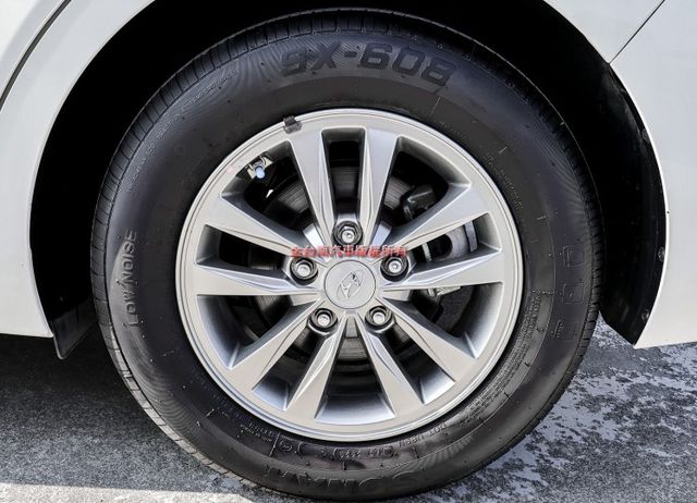 一手車 只跑4.7萬 里程保證 車況超好 TCS ABS 全車六安 代步通勤好選擇 可全貸 不用殺價就很便宜!  第9張相片