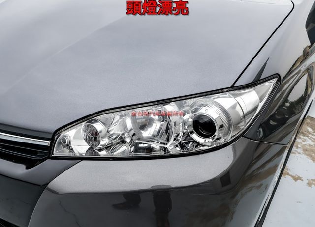 一手車 一年只跑不到九千 里程保證 七人座 NAVI 恆溫 後座出風口 ABS 雙安 可全貸 不用殺價就很便宜!  第6張相片