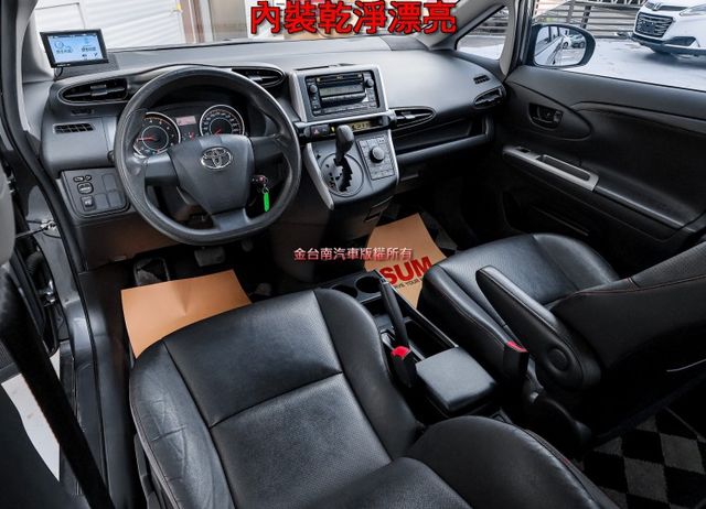 一手車 一年只跑不到九千 里程保證 七人座 NAVI 恆溫 後座出風口 ABS 雙安 可全貸 不用殺價就很便宜!  第13張相片