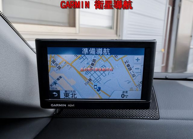 一手車 一年只跑不到九千 里程保證 七人座 NAVI 恆溫 後座出風口 ABS 雙安 可全貸 不用殺價就很便宜!  第14張相片
