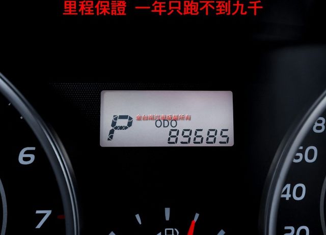 一手車 一年只跑不到九千 里程保證 七人座 NAVI 恆溫 後座出風口 ABS 雙安 可全貸 不用殺價就很便宜!  第16張相片