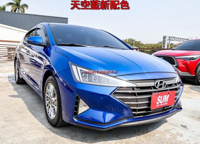 天空藍新配色 驚豔旗艦版 只跑4.1萬 ACC AEB 車道維持 原廠影音 iKEY 全車六安 可全貸!  第3張相片