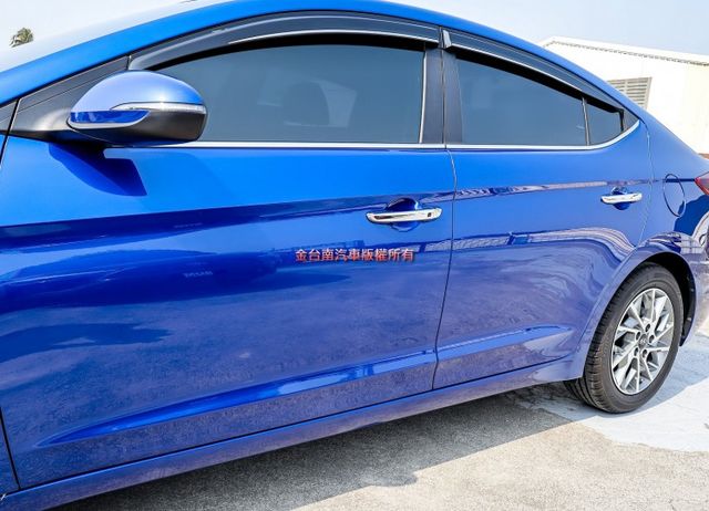 天空藍新配色 驚豔旗艦版 只跑4.1萬 ACC AEB 車道維持 原廠影音 iKEY 全車六安 可全貸!  第6張相片