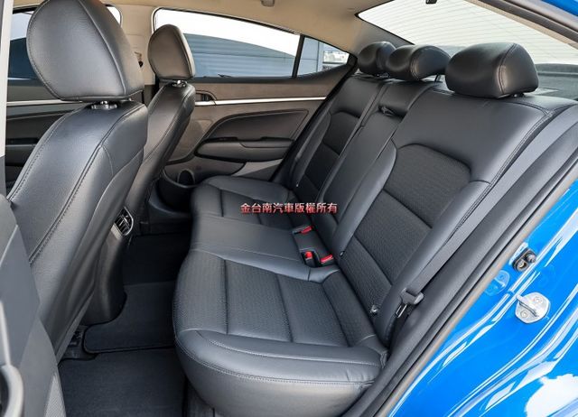 天空藍新配色 驚豔旗艦版 只跑4.1萬 ACC AEB 車道維持 原廠影音 iKEY 全車六安 可全貸!  第9張相片