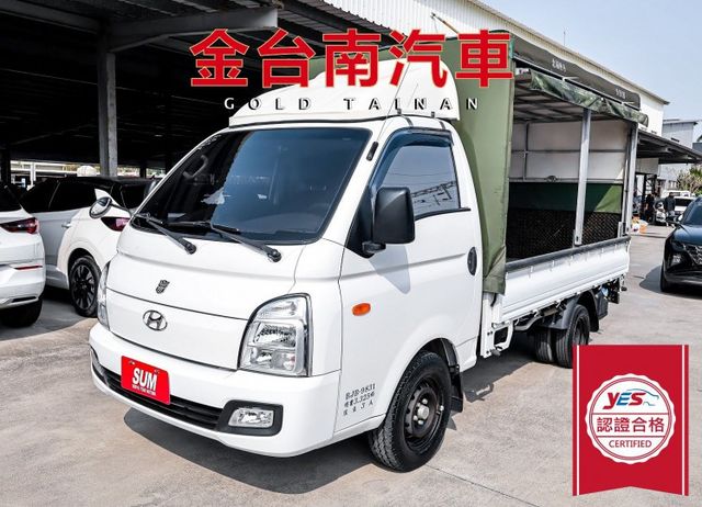 篷式 一手只跑1.7萬 里程保證 原廠保養 全車原板件 帆布五面開 電動尾門 安卓影音 盲點 附全額發票 可全貸!  第1張相片