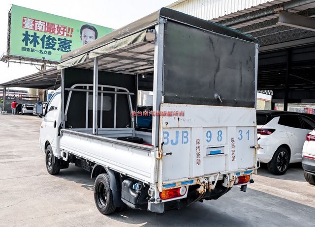 篷式 一手只跑1.7萬 里程保證 原廠保養 全車原板件 帆布五面開 電動尾門 安卓影音 盲點 附全額發票 可全貸!  第2張相片