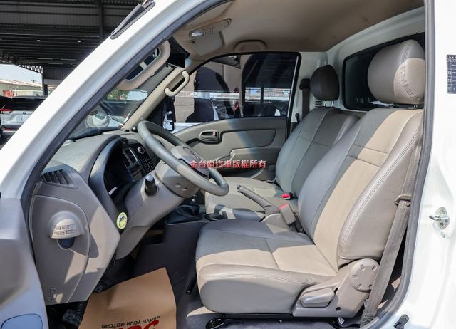 篷式 一手只跑1.7萬 里程保證 原廠保養 全車原板件 帆布五面開 電動尾門 安卓影音 盲點 附全額發票 可全貸!  第10張相片