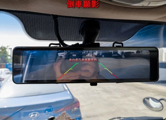 篷式 一手只跑1.7萬 里程保證 原廠保養 全車原板件 帆布五面開 電動尾門 安卓影音 盲點 附全額發票 可全貸!  第12張相片