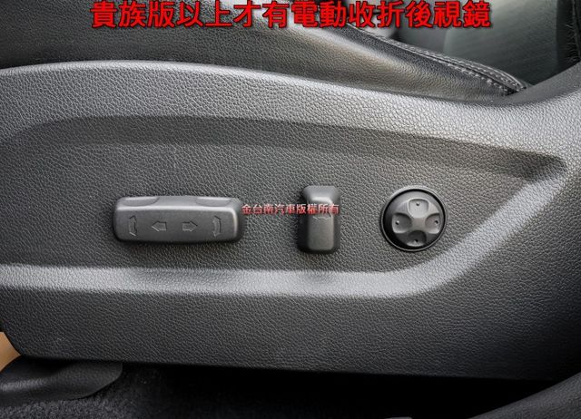 貴族版 只跑7.8萬 電動椅 定速 衛星導航 倒車顯影 ABS TCS 原鈑件 原廠保養 里程保證 不用殺價就很便宜!  第9張相片