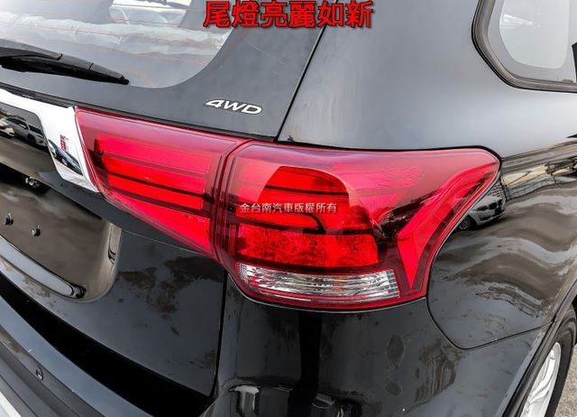 4WD躍動型 只跑5.8萬 車況超好 安卓影音 NAVI 恆溫空調 TCS 全車六安 可全貸 不用殺價就很便宜!  第6張相片