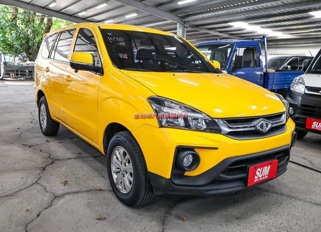 22年式22/1領 定速 ABS TCS 倒車顯影 後座冷氣 鋁圈 一手 全車原鈑件 原廠保養 附全額發票 可全貸!  第4張相片