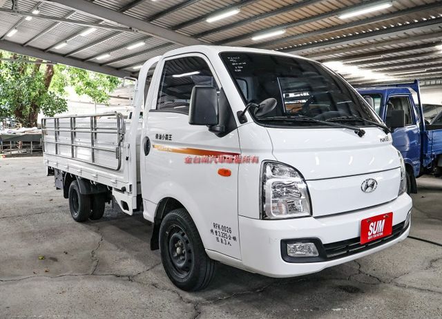 自排 遙控雙折大尾門 只跑2萬 ABS TCS 全車原鈑件 原廠保固中 里程保證 可全貸!  第5張相片