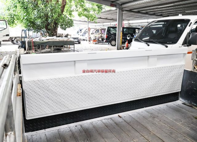 自排 遙控雙折大尾門 只跑2萬 ABS TCS 全車原鈑件 原廠保固中 里程保證 可全貸!  第8張相片