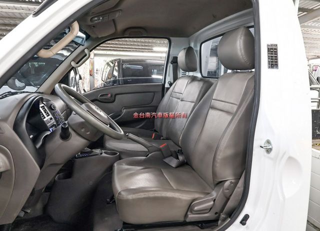 自排 遙控雙折大尾門 只跑2萬 ABS TCS 全車原鈑件 原廠保固中 里程保證 可全貸!  第9張相片