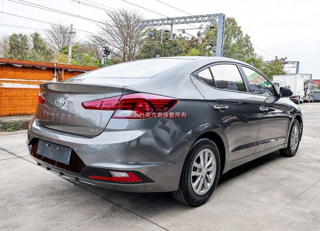 小改版 一手車 全車原板件 原廠保養 車況超好 TCS  ABS 全車六安 可全貸 不用殺價就很便宜!  第3張相片