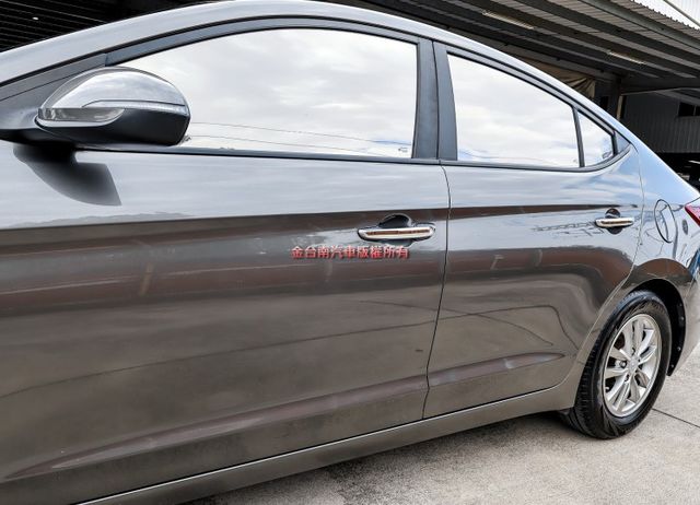 小改版 一手車 全車原板件 原廠保養 車況超好 TCS  ABS 全車六安 可全貸 不用殺價就很便宜!  第7張相片