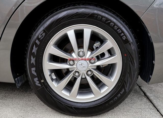 小改版 一手車 全車原板件 原廠保養 車況超好 TCS  ABS 全車六安 可全貸 不用殺價就很便宜!  第8張相片
