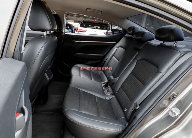 小改版 一手車 全車原板件 原廠保養 車況超好 TCS  ABS 全車六安 可全貸 不用殺價就很便宜!  第10張相片
