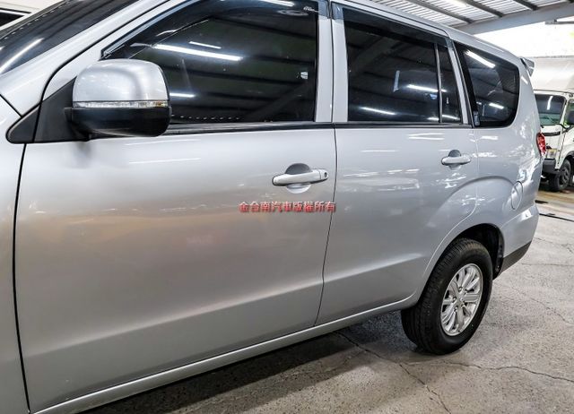 精緻版 一手車 只跑4萬 里程保證 定速 中冷 TCS 雙安 附全額發票 事業打拼好幫手 可全貸 不用殺價就很便宜!  第8張相片